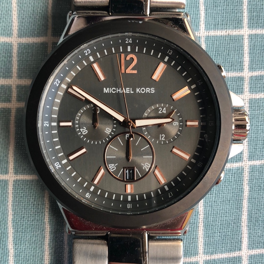 Micheal Kors Watch - Picture 3 of 4